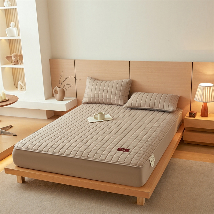 91家纺网 家纺一手货源 找家纺 布卢姆床垫 2025新款原棉A类贴标7A抗菌床笠 方格-棕咖