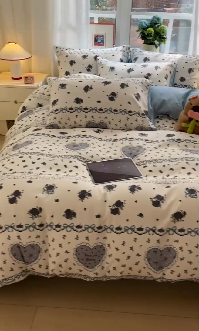 91家纺网 家纺一手货源 找家纺 盛秋家纺 2025新款卡通单被套 着迷+爱心结