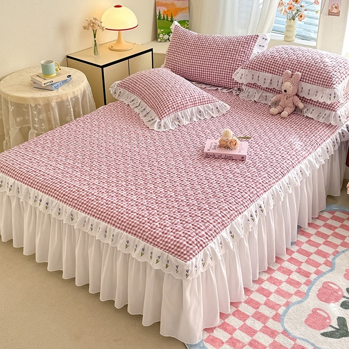 91家纺网 家纺一手货源 找家纺 金盛皇朝家纺 2025新款格子空间水洗棉床裙 格子空间- 烟熏豆沙