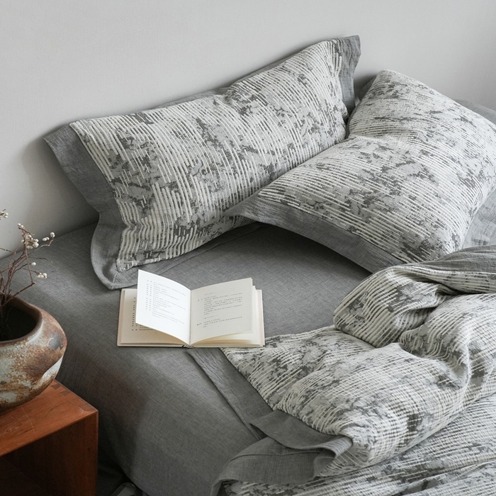 91家纺网 家纺一手货源 找家纺 璞素2025新款全棉色织三层纱四件套-松隐 松隐灰