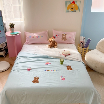 美乐迪家纺 2025新款全棉毛巾绣夏被四件套 甜品熊