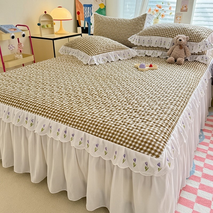 91家纺网 家纺一手货源 找家纺 金盛皇朝家纺 2025新款格子空间水洗棉床裙 格子空间-美拉德咖