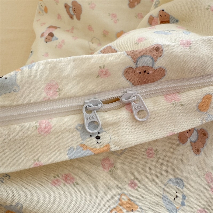 91家纺网 家纺一手货源 找家纺 亿梵家居 2025新款A类母婴级有氧全棉纯棉双层纱纯棉印花四件套-床拍图 卡通乐园-米