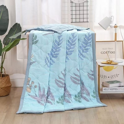 91家纺网 家纺一手货源 找家纺 被多多被业  2025新款印花水洗棉夏被 树叶