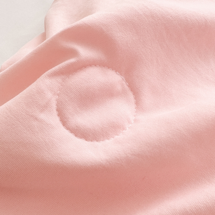 91家纺网 家纺一手货源 找家纺 金麦家纺 2025新款针织双层纱夏被 蝶恋-山茶粉