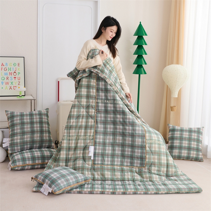 91家纺网 家纺一手货源 找家纺 照世 2025新款凉感丝印花抱枕被 曼迪