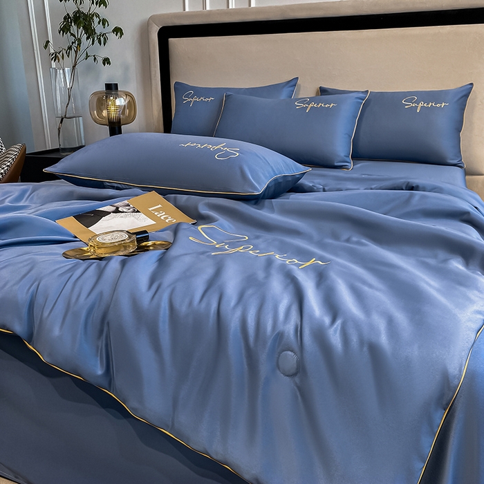 91家纺网 家纺一手货源 找家纺 吾诺 2025 字母刺绣水洗天丝夏被四件套水洗真丝夏凉被空调被绣花夏被 字母蓝紫