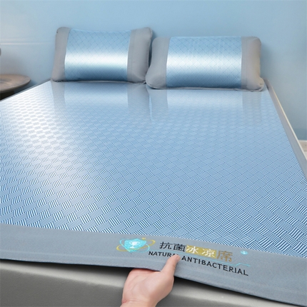 91家纺网 家纺一手货源 找家纺 （总）航途席业 2025新款凉席抗菌三明治可水洗碳光冰丝席宽边刺绣冰丝席