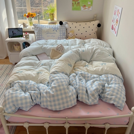 91家纺网 家纺一手货源 找家纺 2025新款A类水洗棉数码印花毛球枕套混搭心心少女纯棉水洗棉系列四件套 棉数码毛球-心心蓝蝴蝶结