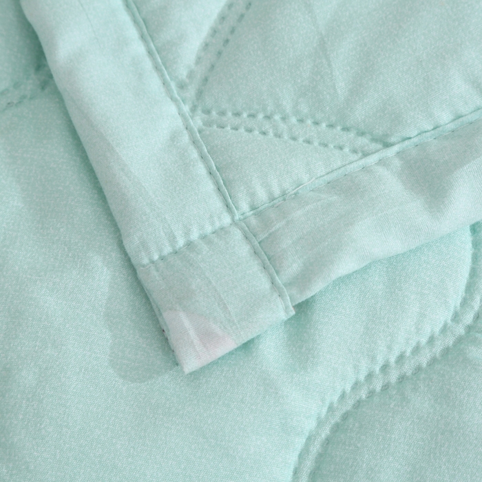 91家纺网 家纺一手货源 找家纺 被多多被业  2025新款清新印花亲肤绒超声波工艺夏凉被 百合花开