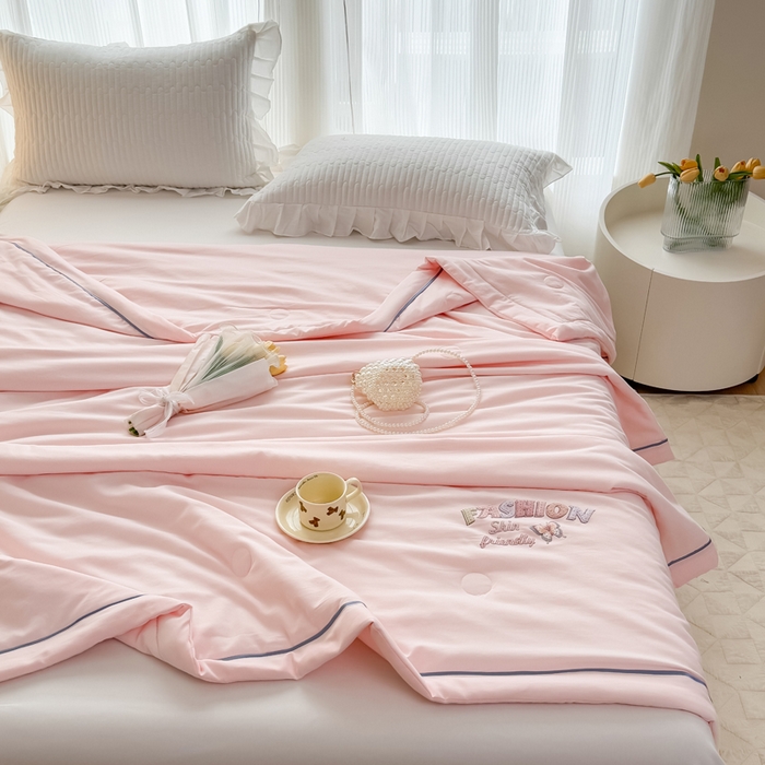 91家纺网 家纺一手货源 找家纺 金麦家纺 2025新款针织双层纱夏被 蝶恋-蜜桃粉