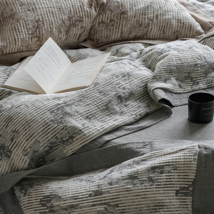 91家纺网 家纺一手货源 找家纺 璞素2025新款全棉色织三层纱四件套-松隐 松隐灰