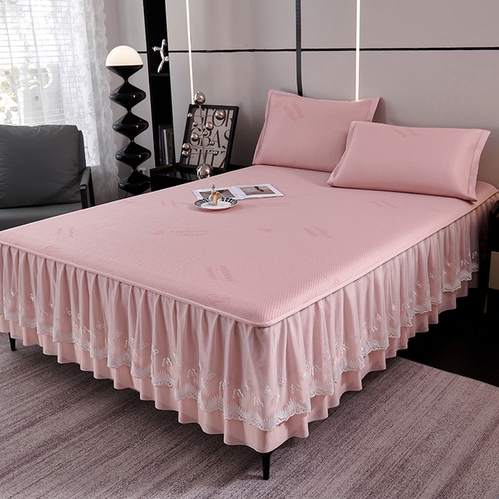 91家纺网 家纺一手货源 找家纺 青雅席业 2025新款7A抗菌母婴级纯乙纶PE刺绣凉感丝豆豆席 床裙款 字母爱心-粉