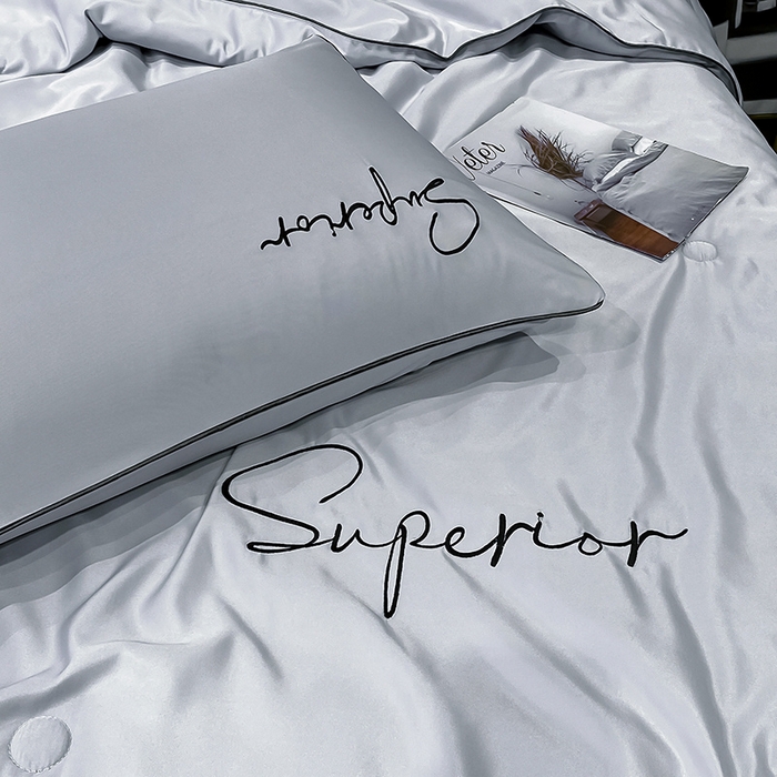 91家纺网 家纺一手货源 找家纺 吾诺 2025 字母刺绣水洗天丝夏被四件套水洗真丝夏凉被空调被绣花夏被 字母气质灰