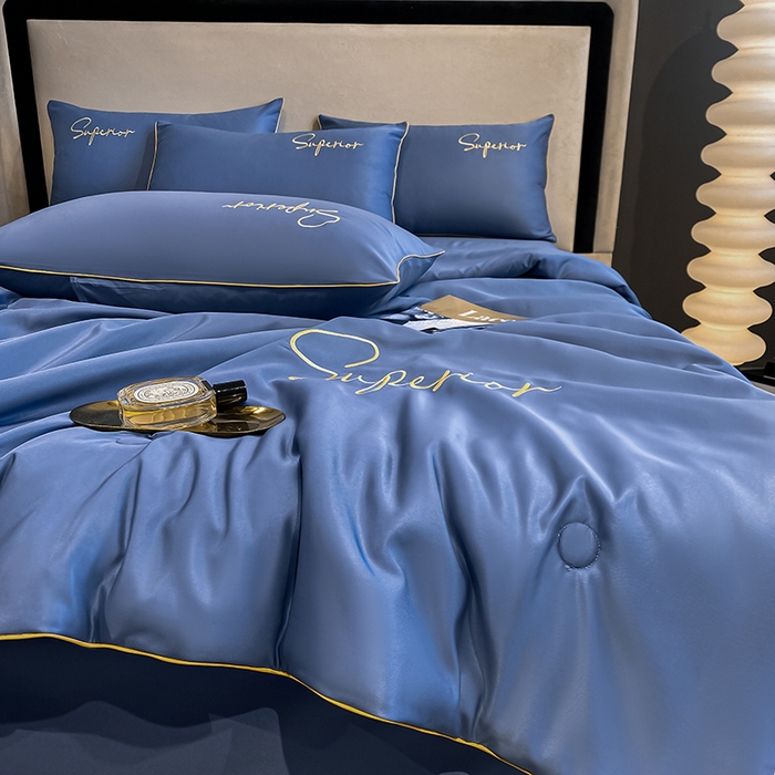 91家纺网 家纺一手货源 找家纺 吾诺 2025 字母刺绣水洗天丝夏被四件套水洗真丝夏凉被空调被绣花夏被 字母蓝紫