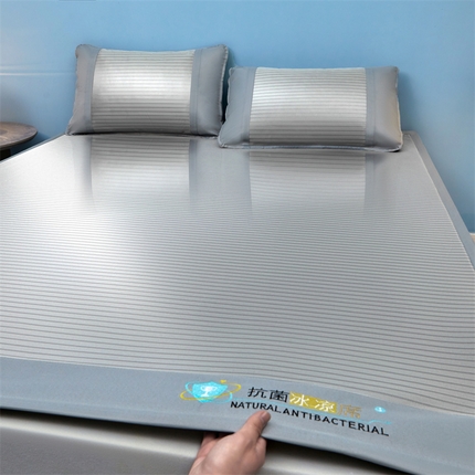 91家纺网 家纺一手货源 找家纺 （总）航途席业 2025新款凉席抗菌三明治可水洗碳光冰丝席宽边刺绣冰丝席