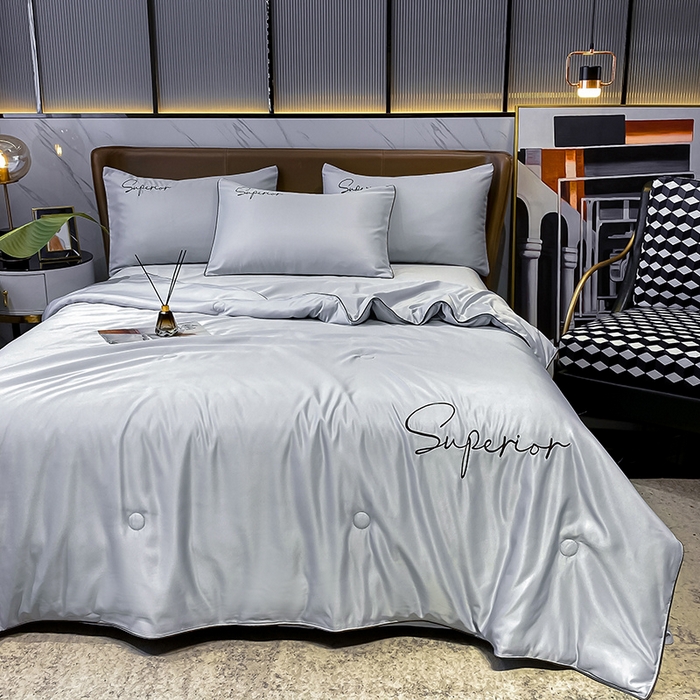 91家纺网 家纺一手货源 找家纺 吾诺 2025 字母刺绣水洗天丝夏被四件套水洗真丝夏凉被空调被绣花夏被 字母气质灰