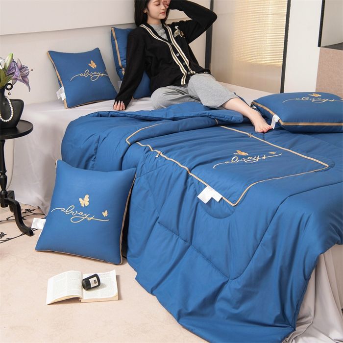 91家纺网 家纺一手货源 找家纺 照世家纺 2025新款柔软透气全棉抱枕被-蝶影 蝶影-孔雀蓝