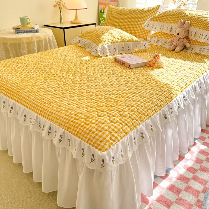 91家纺网 家纺一手货源 找家纺 金盛皇朝家纺 2025新款格子空间水洗棉床裙 格子空间-向日葵黄