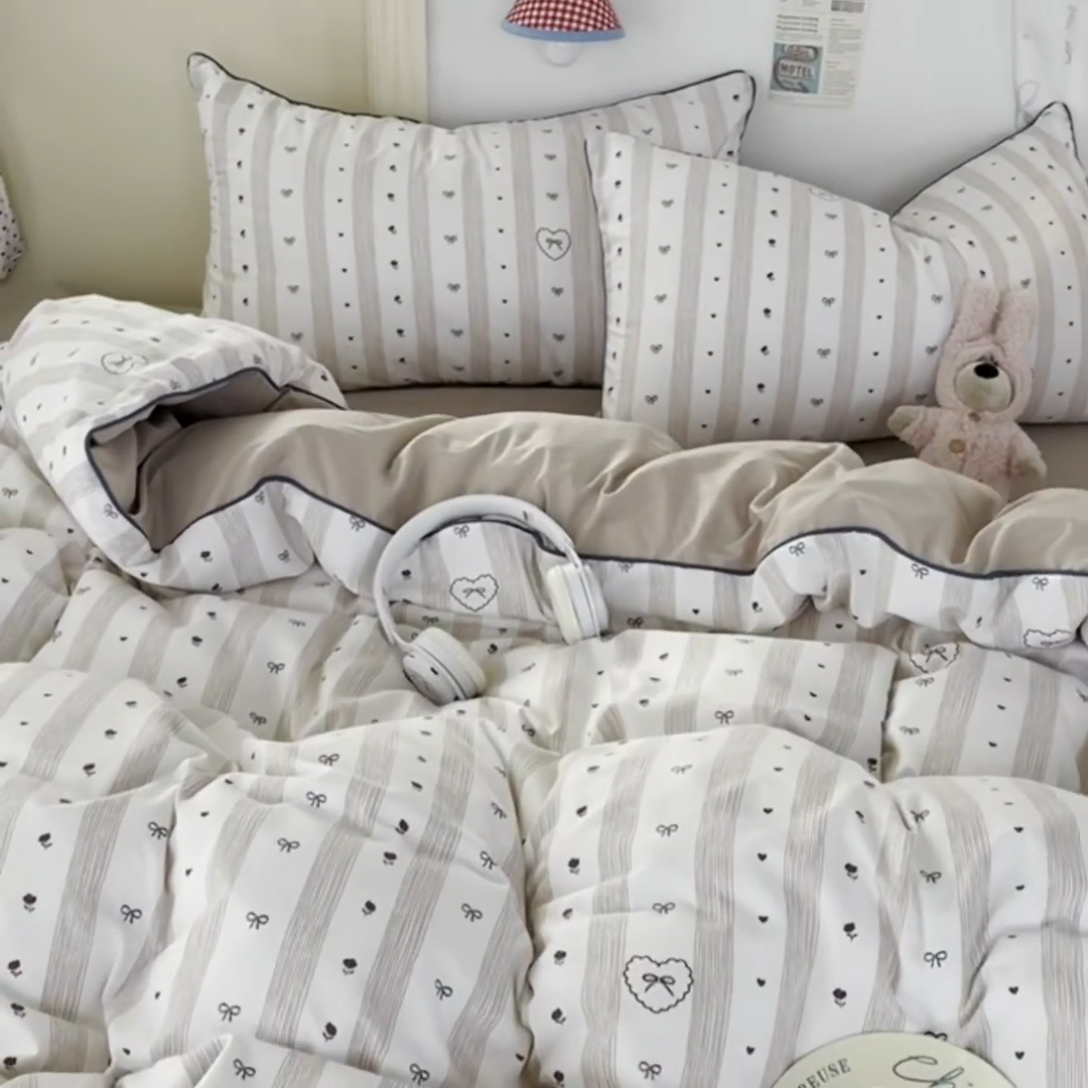 91家纺网 家纺一手货源 找家纺 潮邦创意家居 2025新款云柔棉立体嵌绳款小清新四件套 浅调爱纹