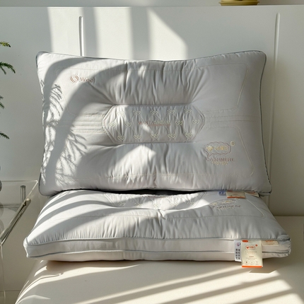 91家纺网 家纺一手货源 找家纺 （总）她喜爱枕芯 2025新款羊绒蛋白护颈枕