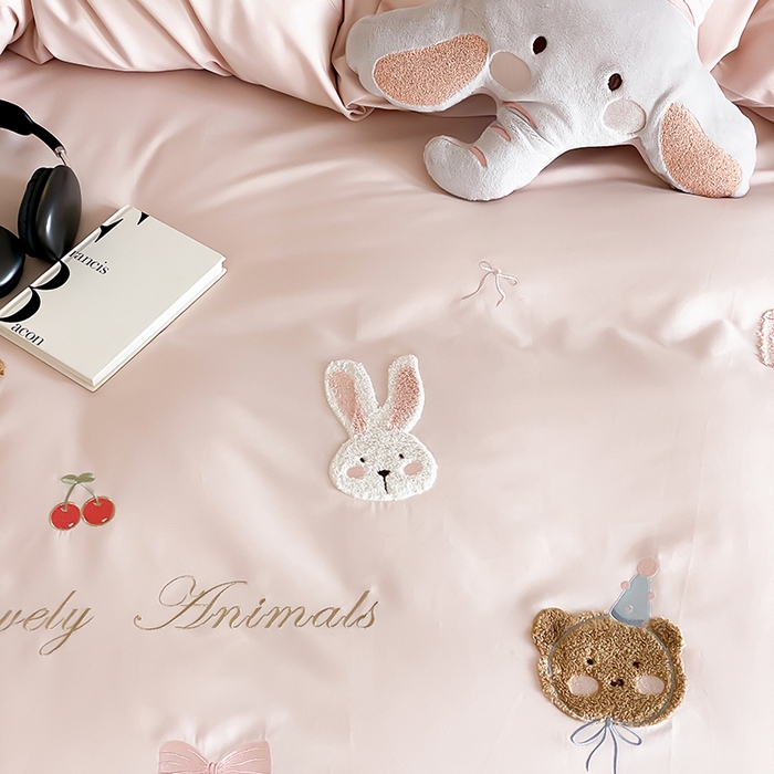 91家纺网 家纺一手货源 找家纺 鹿班家居 2025新品四季款100S长绒棉四件套-欢乐象【标准会员-20元】 欢乐象-粉色