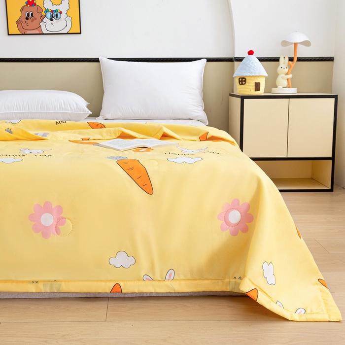 91家纺网 家纺一手货源 找家纺 侨鑫 2025新款亲肤水洗棉夏被宽边 快乐兔