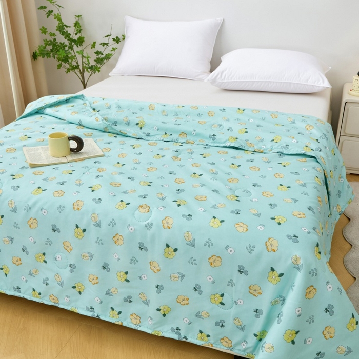 91家纺网 家纺一手货源 找家纺 2025新款亲肤绒礼品夏被窄边 蓝韵花田