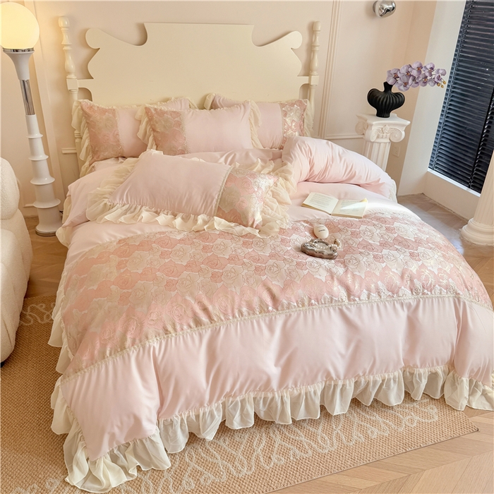 91家纺网 家纺一手货源 找家纺 富盛 2025新款水洗亲肤棉浮雕提花公主风四件套 月光恋人-粉