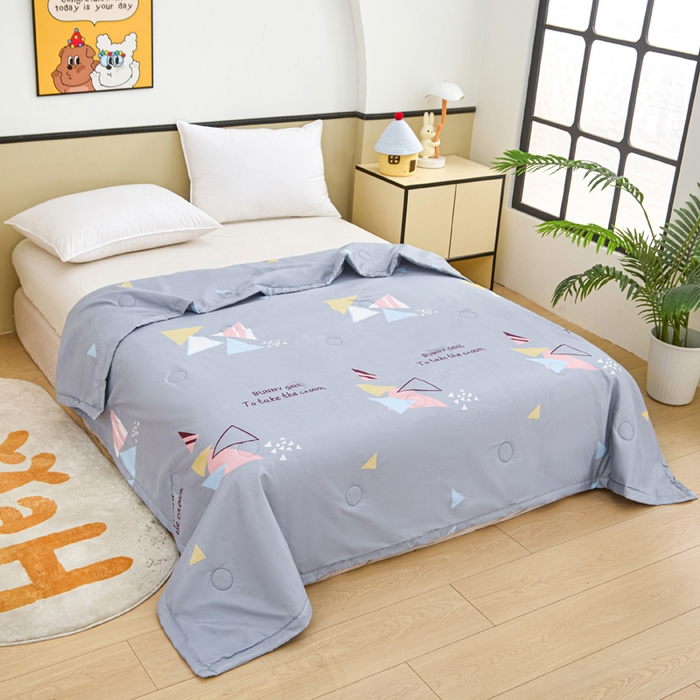 91家纺网 家纺一手货源 找家纺 侨鑫 2025新款亲肤水洗棉夏被宽边 卡思图