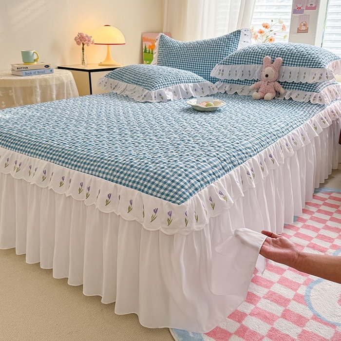 91家纺网 家纺一手货源 找家纺 金盛皇朝家纺 2025新款格子空间水洗棉床裙 格子空间-爱丽丝蓝