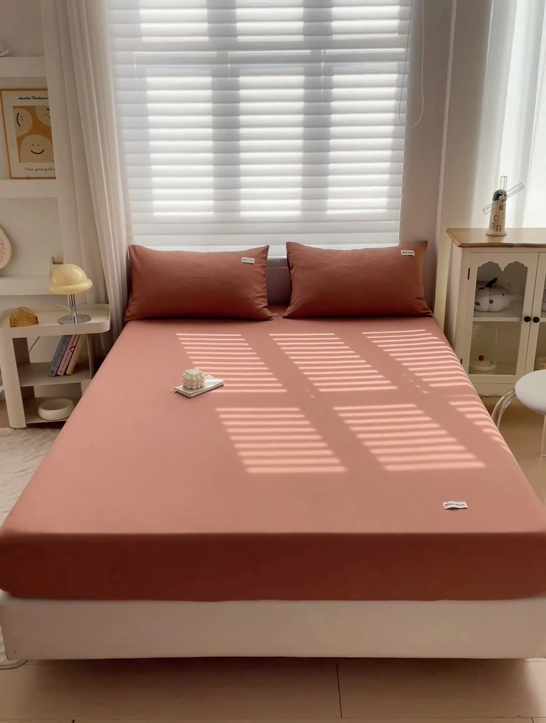 91家纺网 家纺一手货源 找家纺 罗亿家纺 2025新款云感提花双层纱定标minmin(系列)床笠 深咖