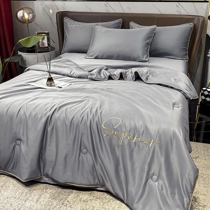 91家纺网 家纺一手货源 找家纺 吾诺 2025 字母刺绣水洗天丝夏被四件套水洗真丝夏凉被空调被绣花夏被 字母经典灰