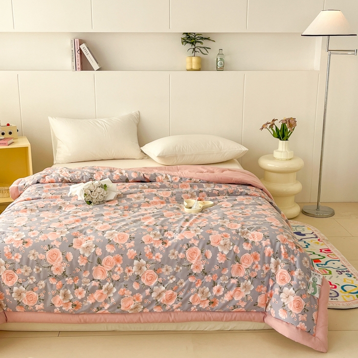 91家纺网 家纺一手货源 找家纺 爱宝被业 2025新款亲肤棉印花100%新疆棉花夏被空调被 云梦花都