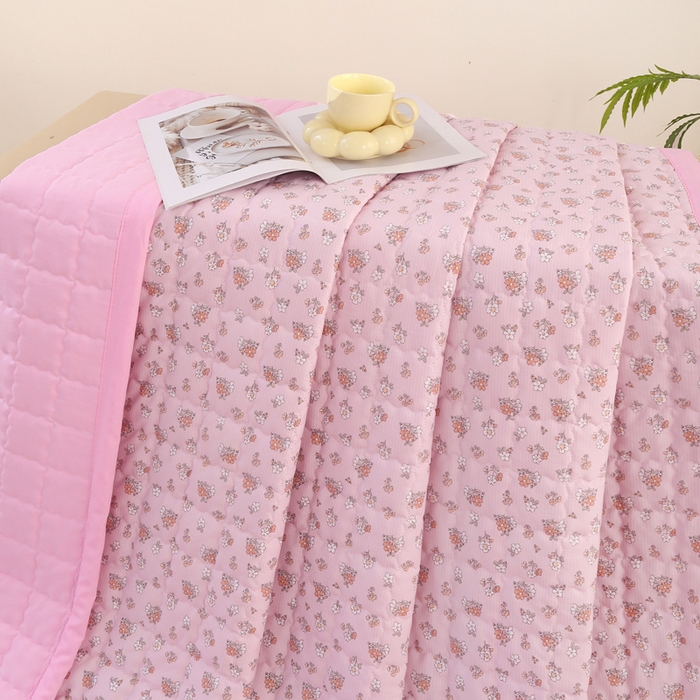 91家纺网 家纺一手货源 找家纺 被多多被业  2025新款小清新印花小竺棉多针绗绣夏凉被 樱花