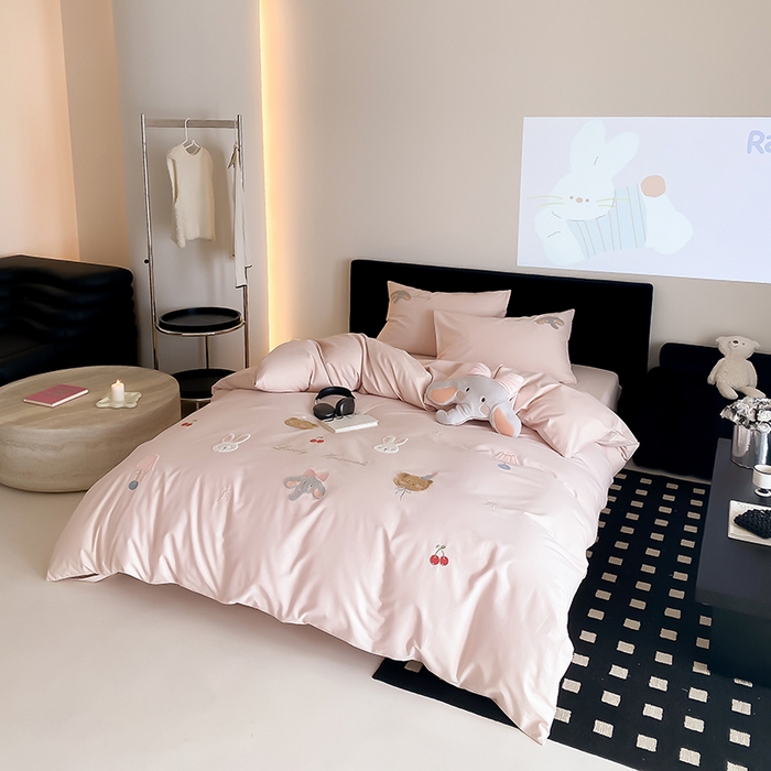 91家纺网 家纺一手货源 找家纺 鹿班家居 2025新品四季款100S长绒棉四件套-欢乐象【标准会员-20元】 欢乐象-粉色