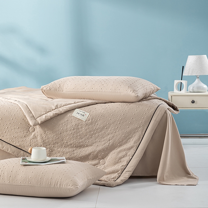 91家纺网 家纺一手货源 找家纺 吾诺 2025 凉豆豆针织棉双层纱夏被四件套水洗棉夏凉被空调被 豆豆咖