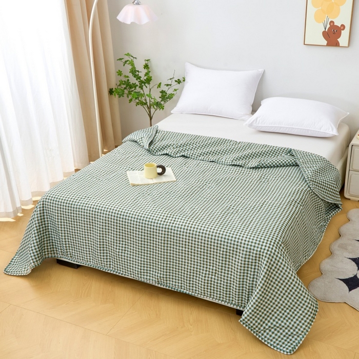 91家纺网 家纺一手货源 找家纺 2025新款亲肤绒礼品夏被窄边 微格香绿