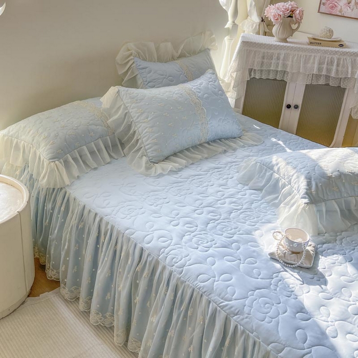 91家纺网 家纺一手货源 找家纺 2025新款韩式蕾丝丝光棉夹棉床裙-蜜芙 蜜芙-浅蓝