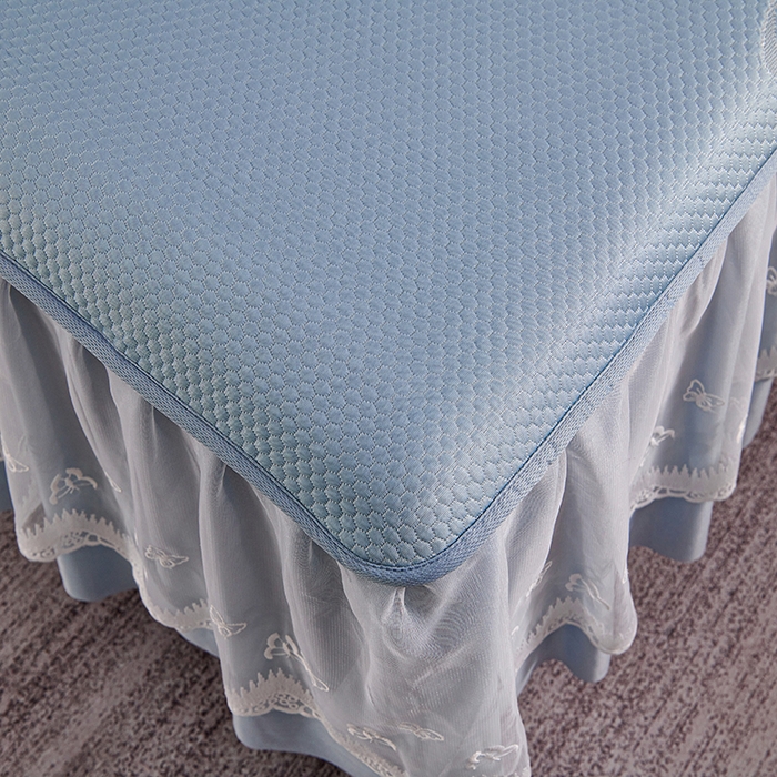 91家纺网 家纺一手货源 找家纺 青雅席业 2025新款7A抗菌母婴级纯乙纶PE刺绣凉感丝豆豆席 床裙款 浪花-蓝