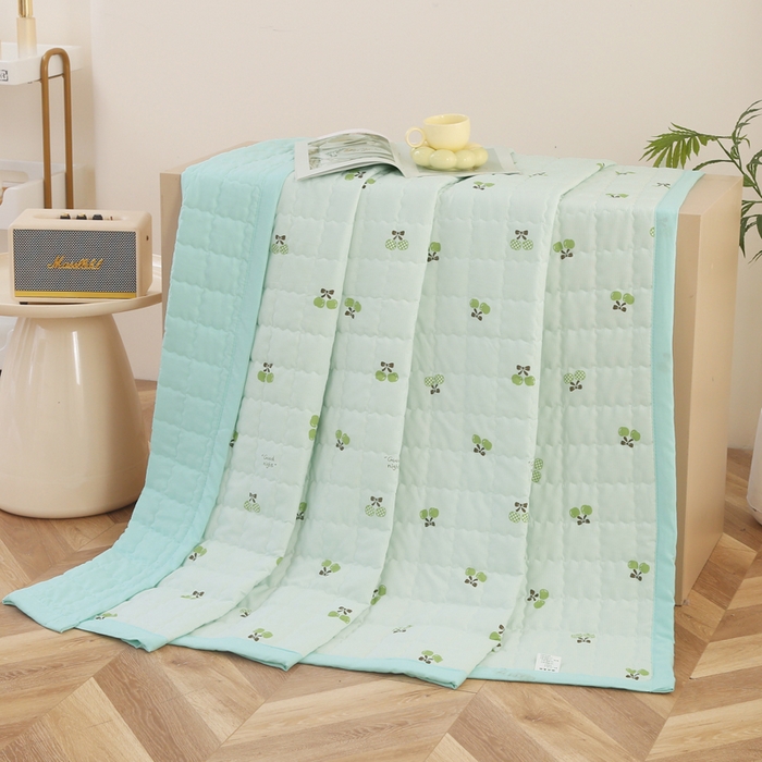 91家纺网 家纺一手货源 找家纺 被多多被业  2025新款小清新印花小竺棉多针绗绣夏凉被 小苹果