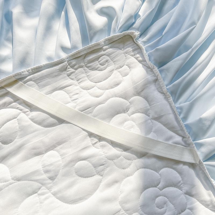 91家纺网 家纺一手货源 找家纺 2025新款韩式蕾丝丝光棉夹棉床裙-蜜芙 蜜芙-浅蓝