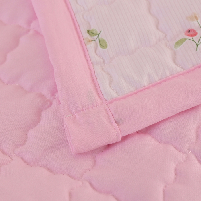 91家纺网 家纺一手货源 找家纺 被多多被业  2025新款小清新印花小竺棉多针绗绣夏凉被 樱桃小兔