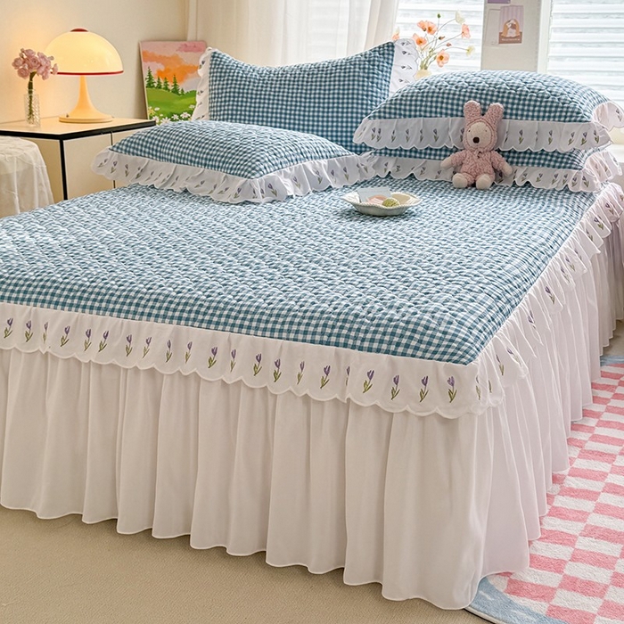 91家纺网 家纺一手货源 找家纺 金盛皇朝家纺 2025新款格子空间水洗棉床裙 格子空间-爱丽丝蓝