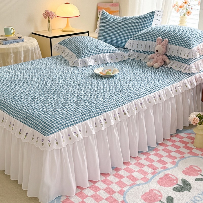 91家纺网 家纺一手货源 找家纺 金盛皇朝家纺 2025新款格子空间水洗棉床裙 格子空间-爱丽丝蓝