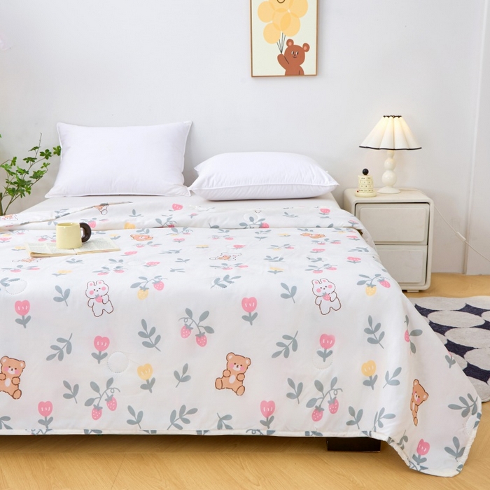 91家纺网 家纺一手货源 找家纺 2025新款亲肤绒礼品夏被窄边 玫瑰小熊