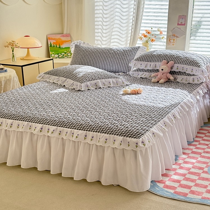 91家纺网 家纺一手货源 找家纺 金盛皇朝家纺 2025新款格子空间水洗棉床裙 格子空间-莫兰迪灰