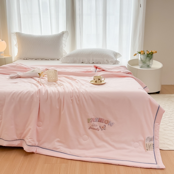 91家纺网 家纺一手货源 找家纺 金麦家纺 2025新款针织双层纱夏被 蝶恋-蜜桃粉