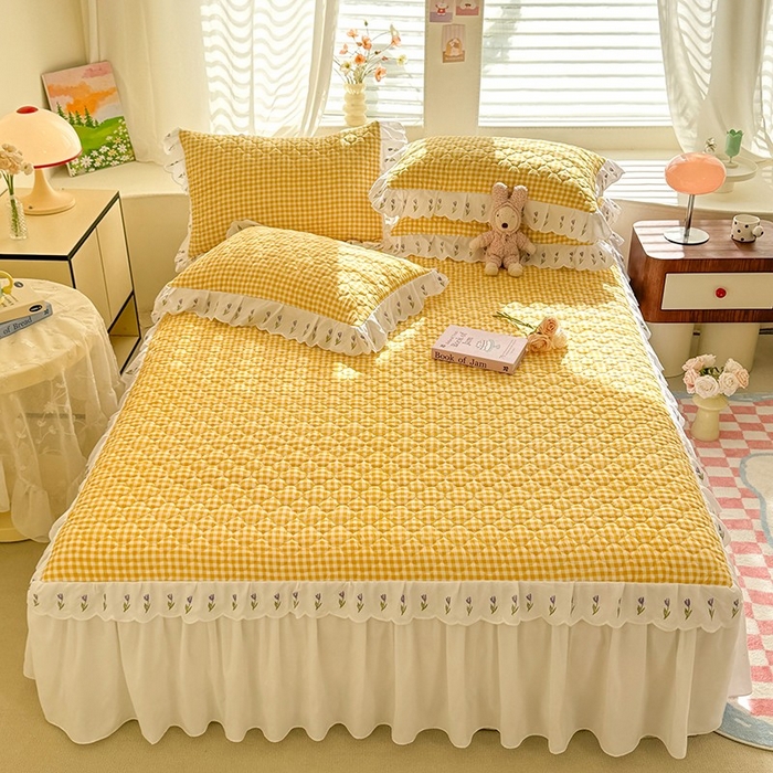 91家纺网 家纺一手货源 找家纺 金盛皇朝家纺 2025新款格子空间水洗棉床裙 格子空间-向日葵黄