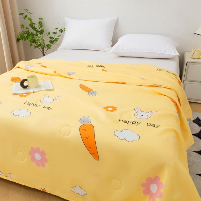 91家纺网 家纺一手货源 找家纺 2025新款亲肤绒礼品夏被窄边 快乐兔